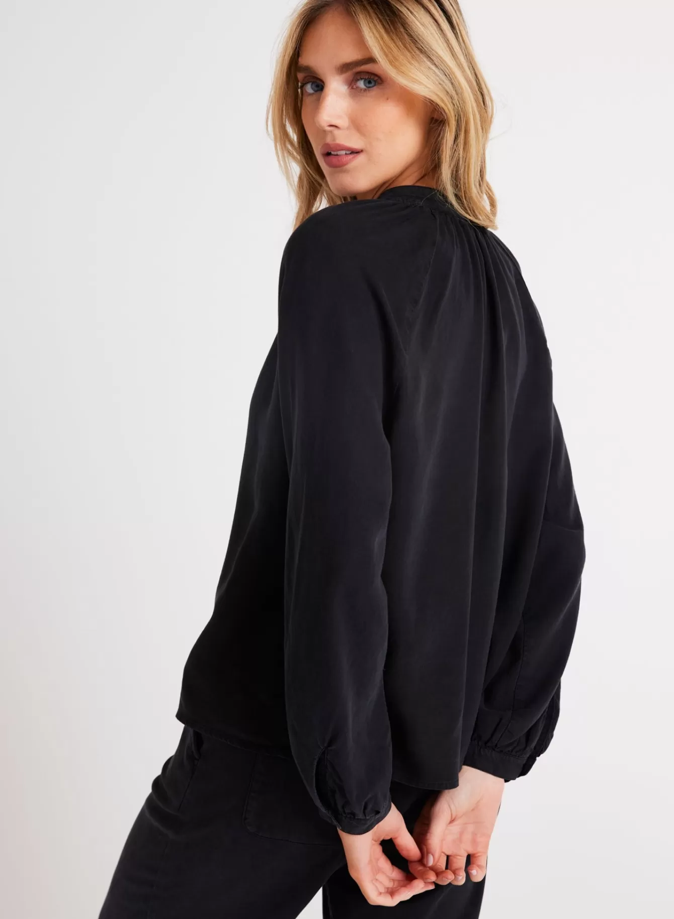 Bella Dahl Long Sleeve-Full Sleeve Raglan Button Down - Vintage Black