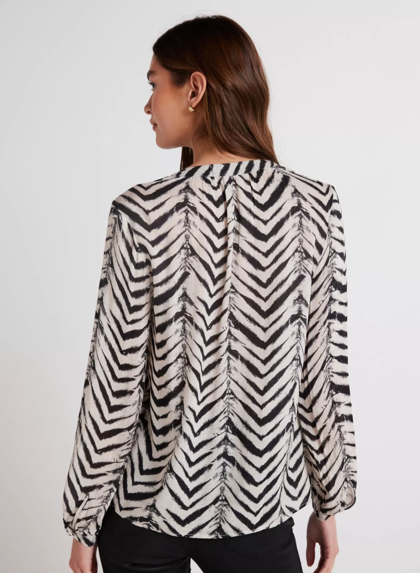 Bella Dahl Long Sleeve-Half Placket Pullover - Batik Chevron Print