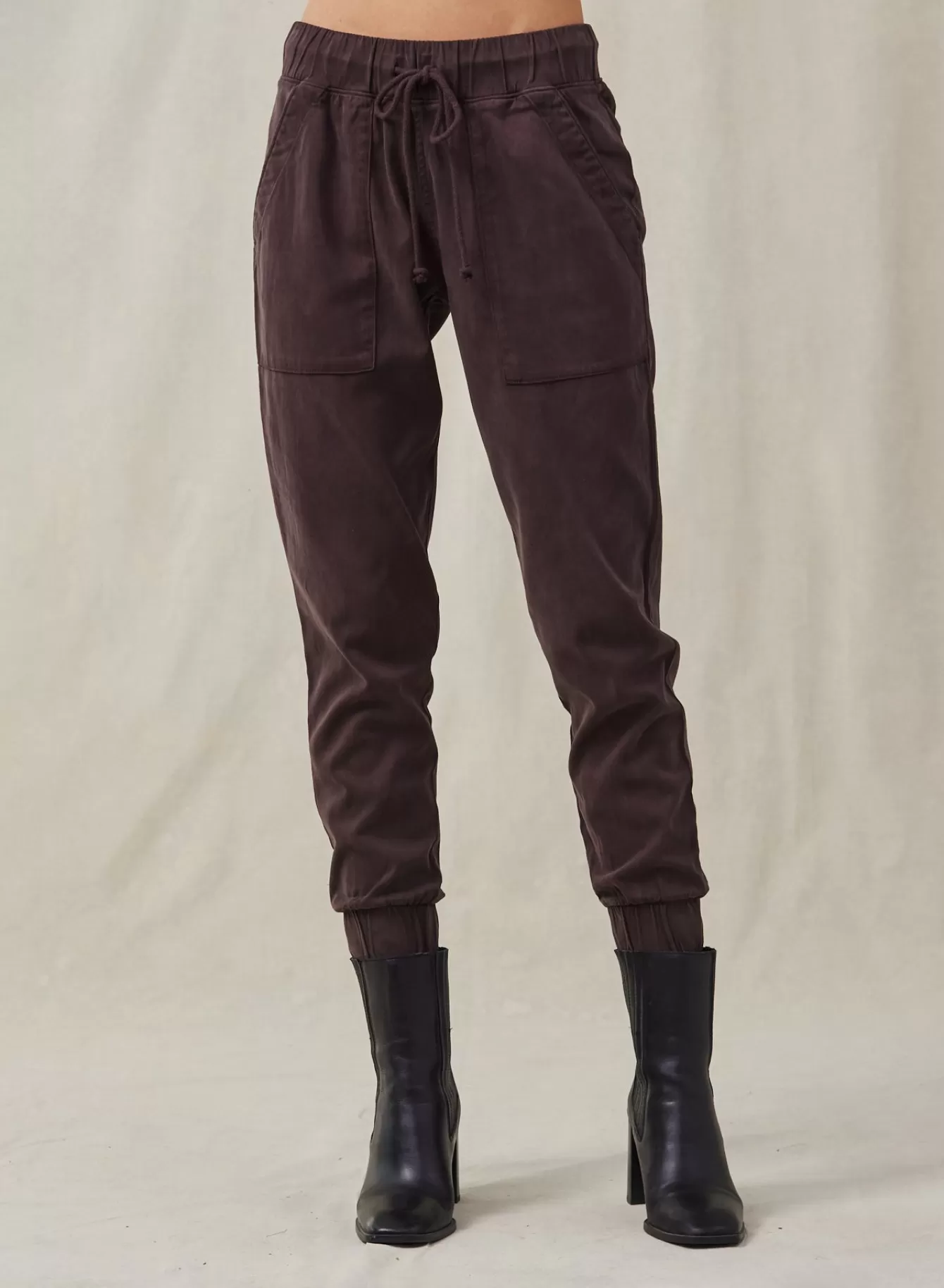 Bella Dahl Essentials Bottoms-Pocket Jogger - Chestnut Brown