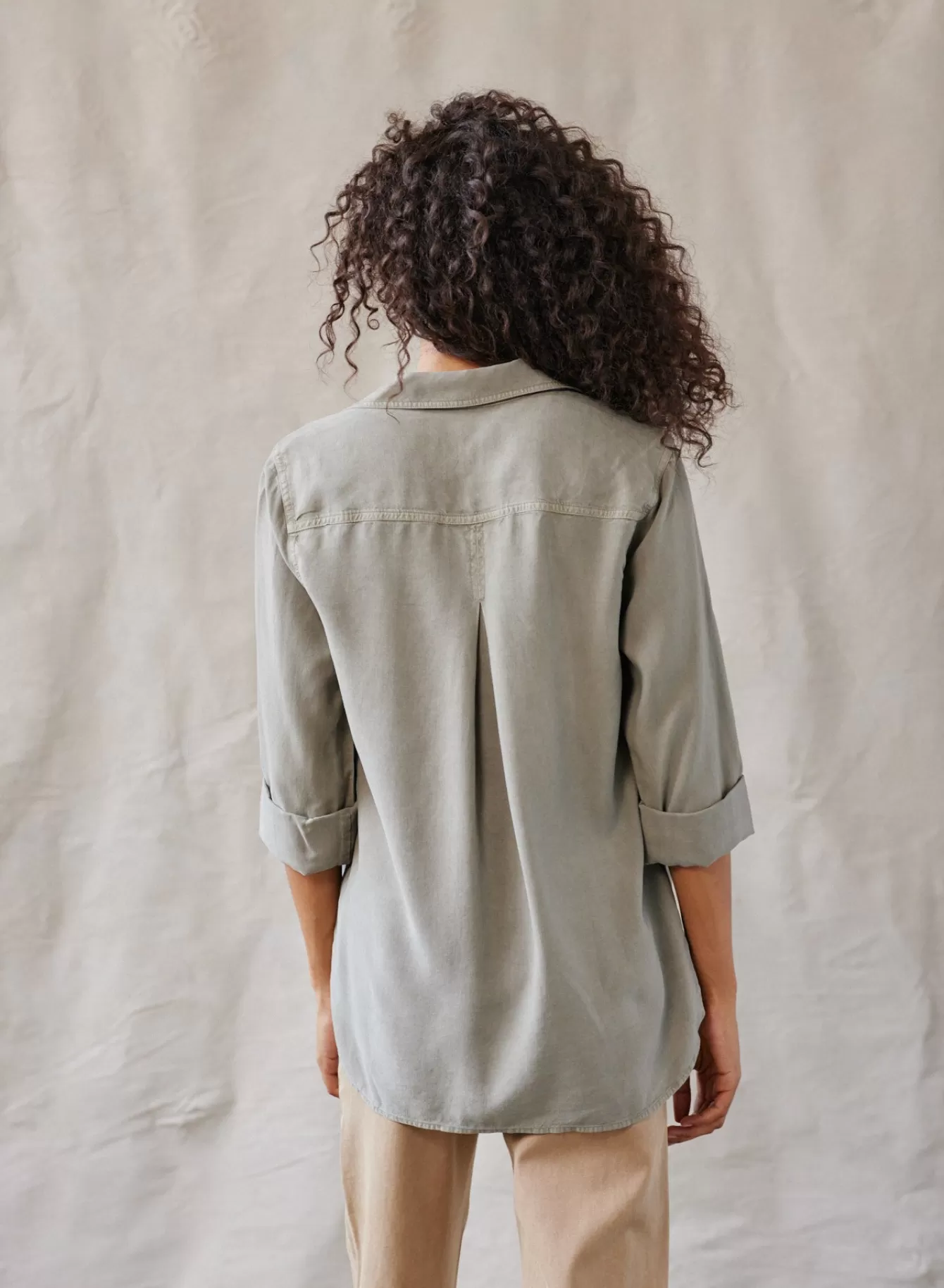 Bella Dahl Essentials Tops-Shirt Tail Button Down - Soft Army