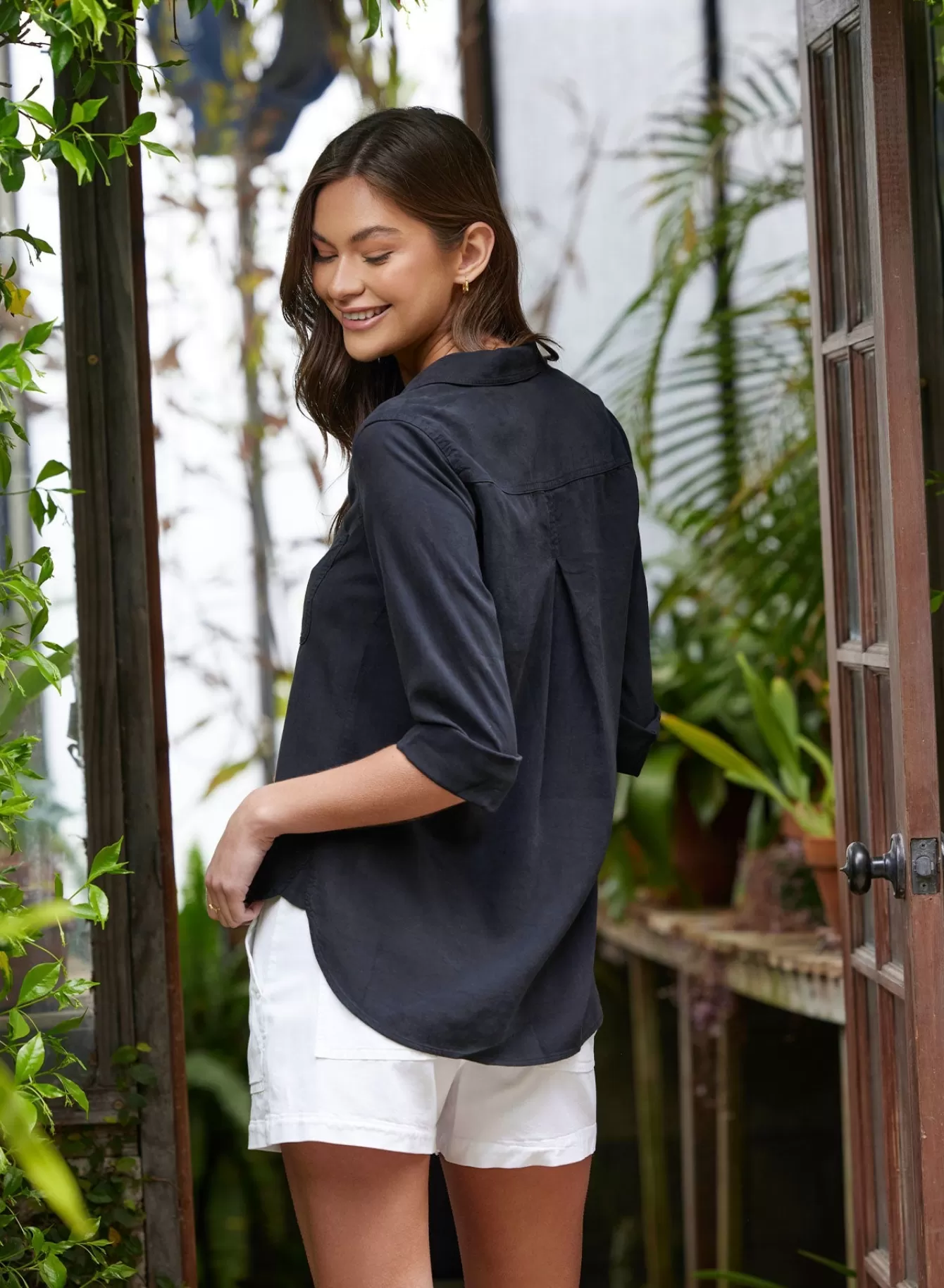 Bella Dahl Long Sleeve-Shirt Tail Button Down - Vintage Black