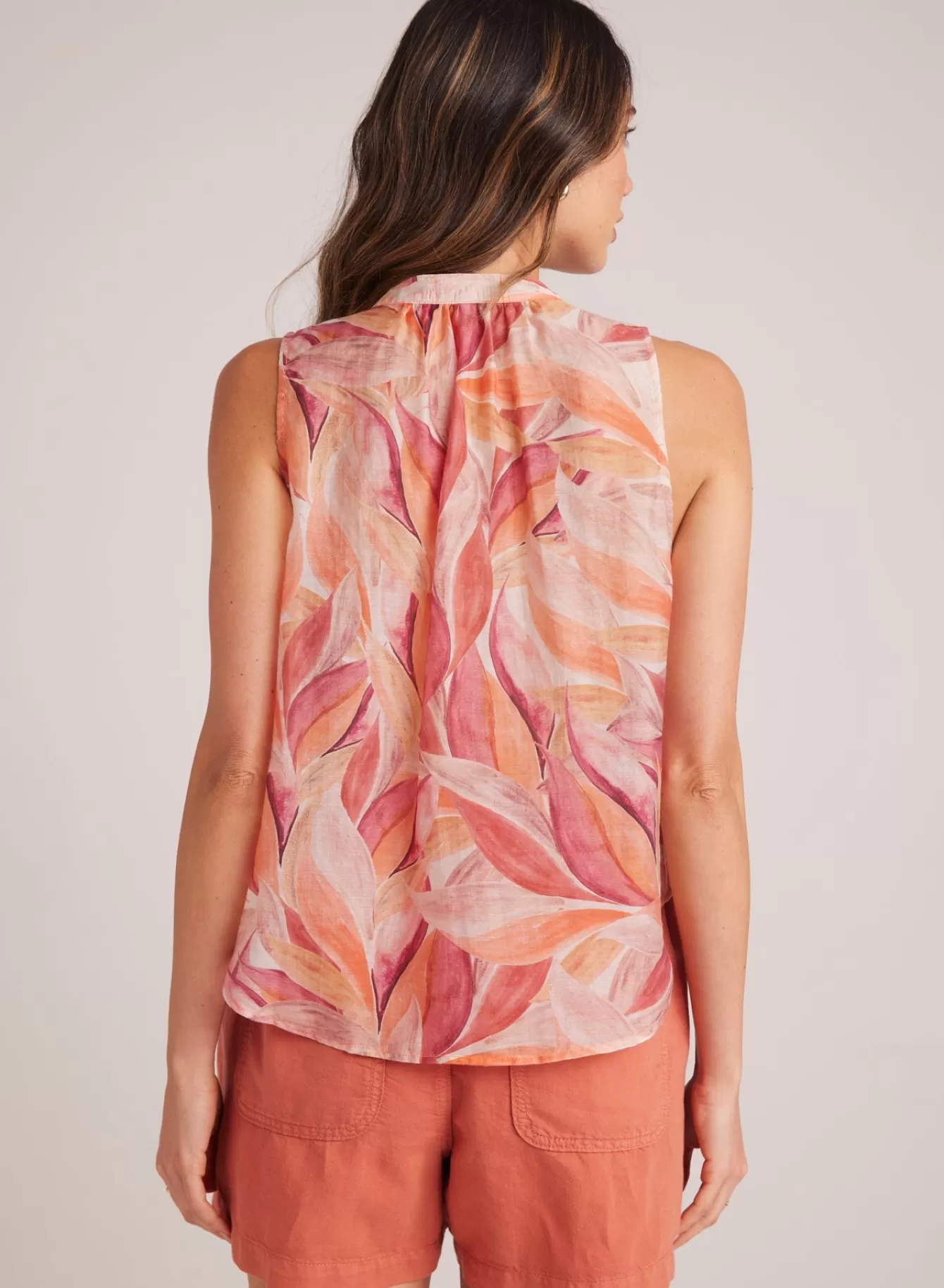 Bella Dahl Sleeveless-Sleeveless Shirred Shoulder Blouse - Painted Leaves Print