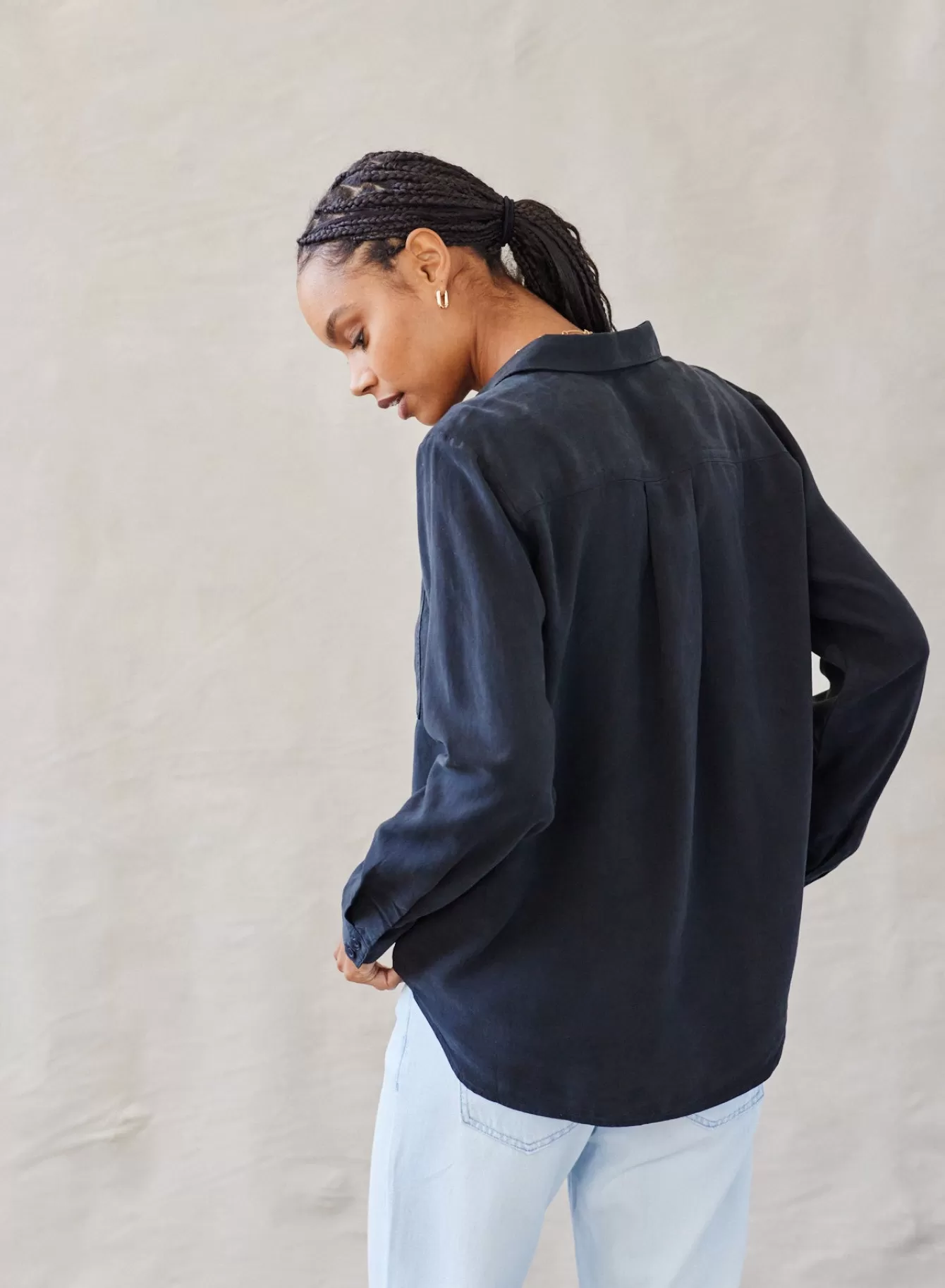Bella Dahl Long Sleeve-Two Pocket Classic Button Down - Vintage Black