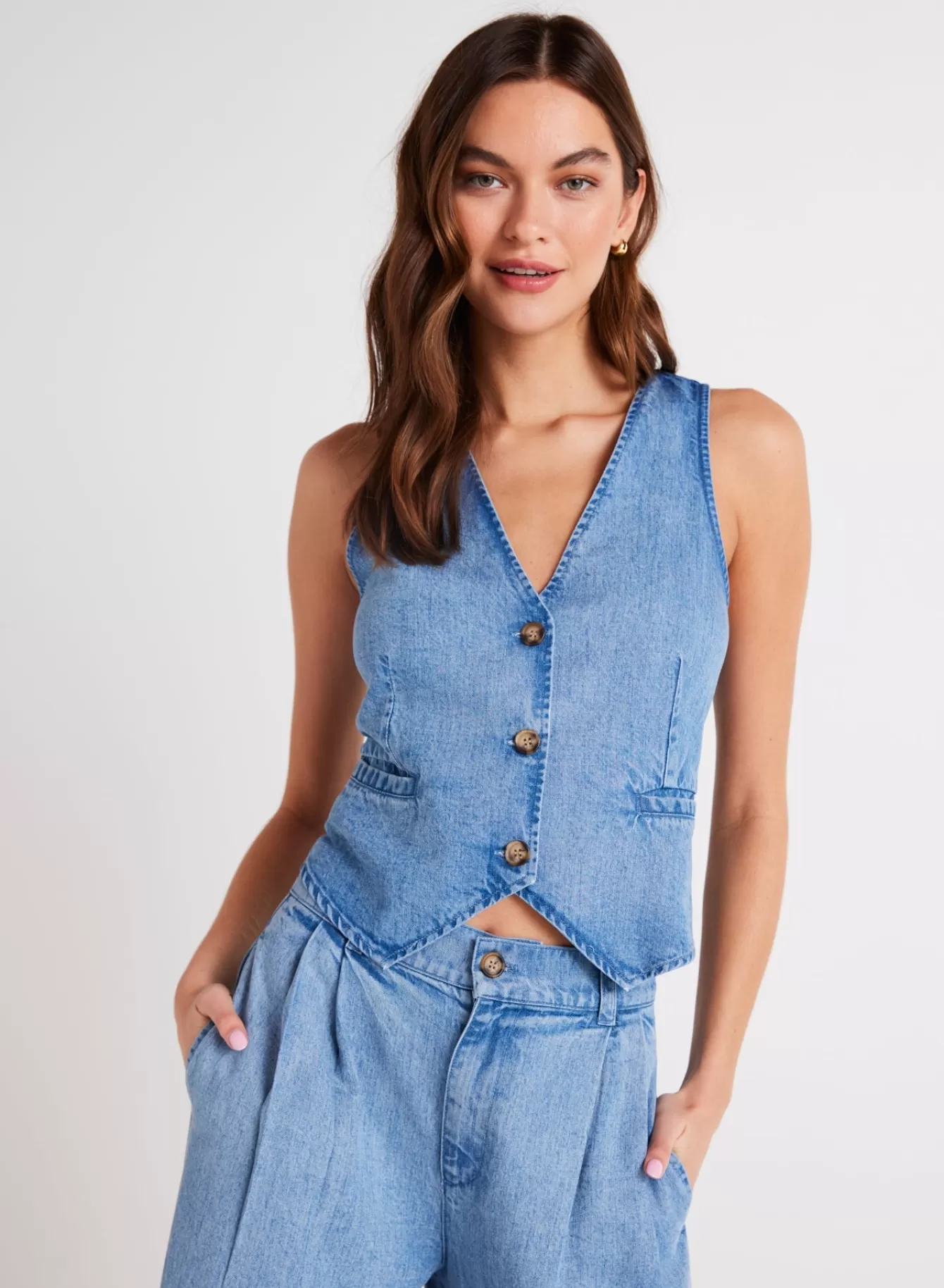 Bella Dahl Sleeveless-Wren Cinch Back Vest - Vintage Horizon Wash