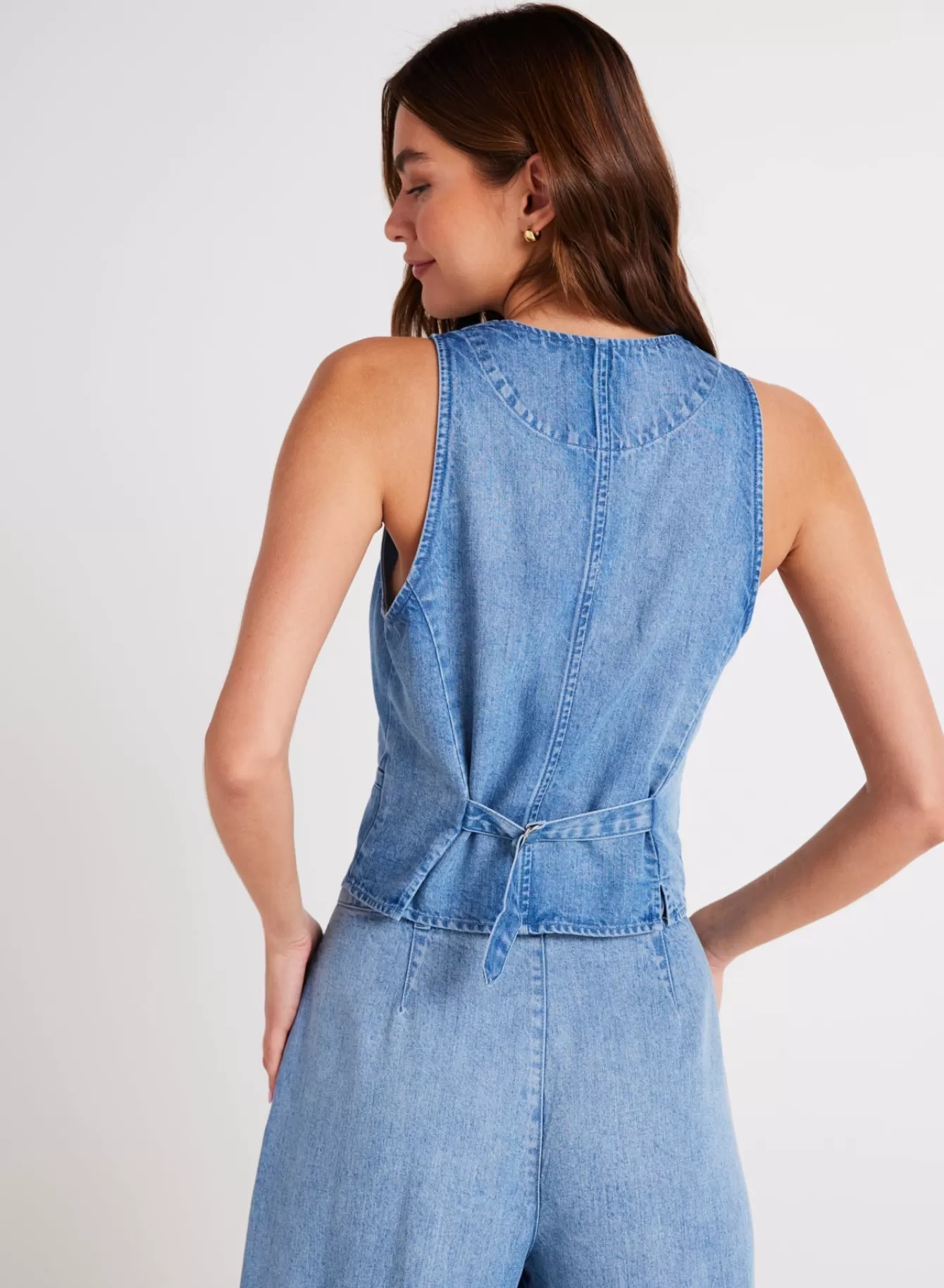 Bella Dahl Sleeveless-Wren Cinch Back Vest - Vintage Horizon Wash