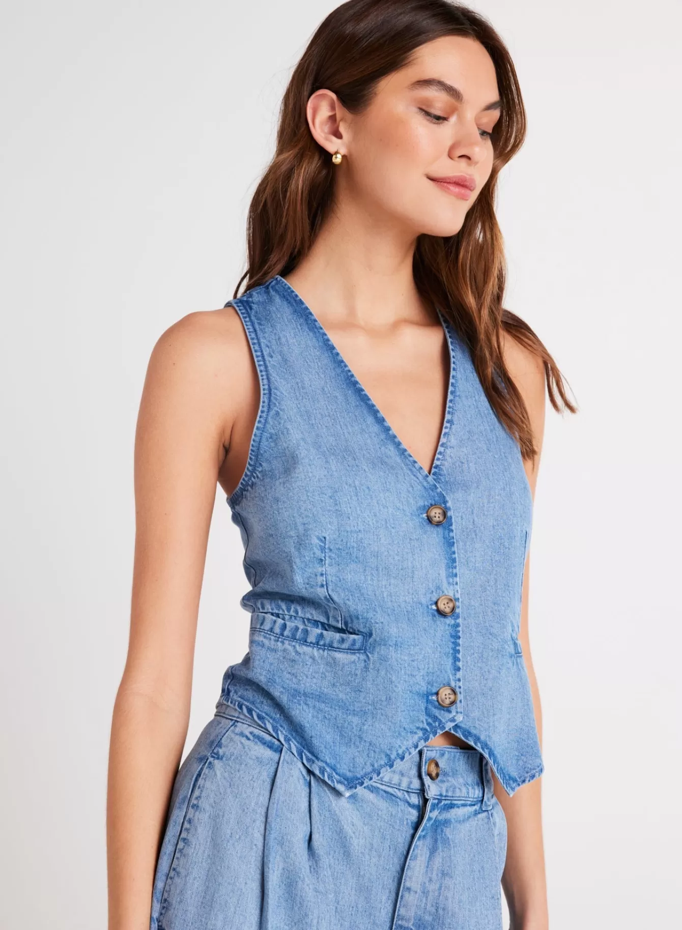 Bella Dahl Sleeveless-Wren Cinch Back Vest - Vintage Horizon Wash